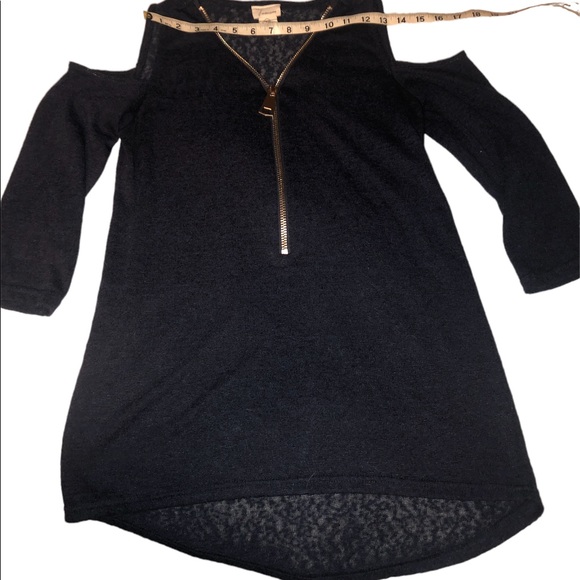 Cold shoulder zip front 3/4 sleeve sweater - Picture 4 of 7